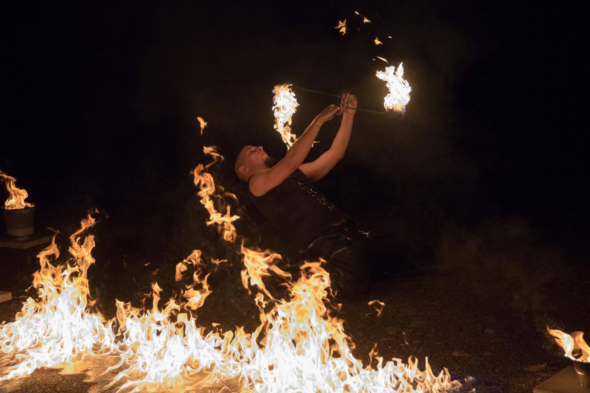 Feuershows, Leuchtjonglage und Artistik mit Zeitgenössischem Tanz von RG Shows