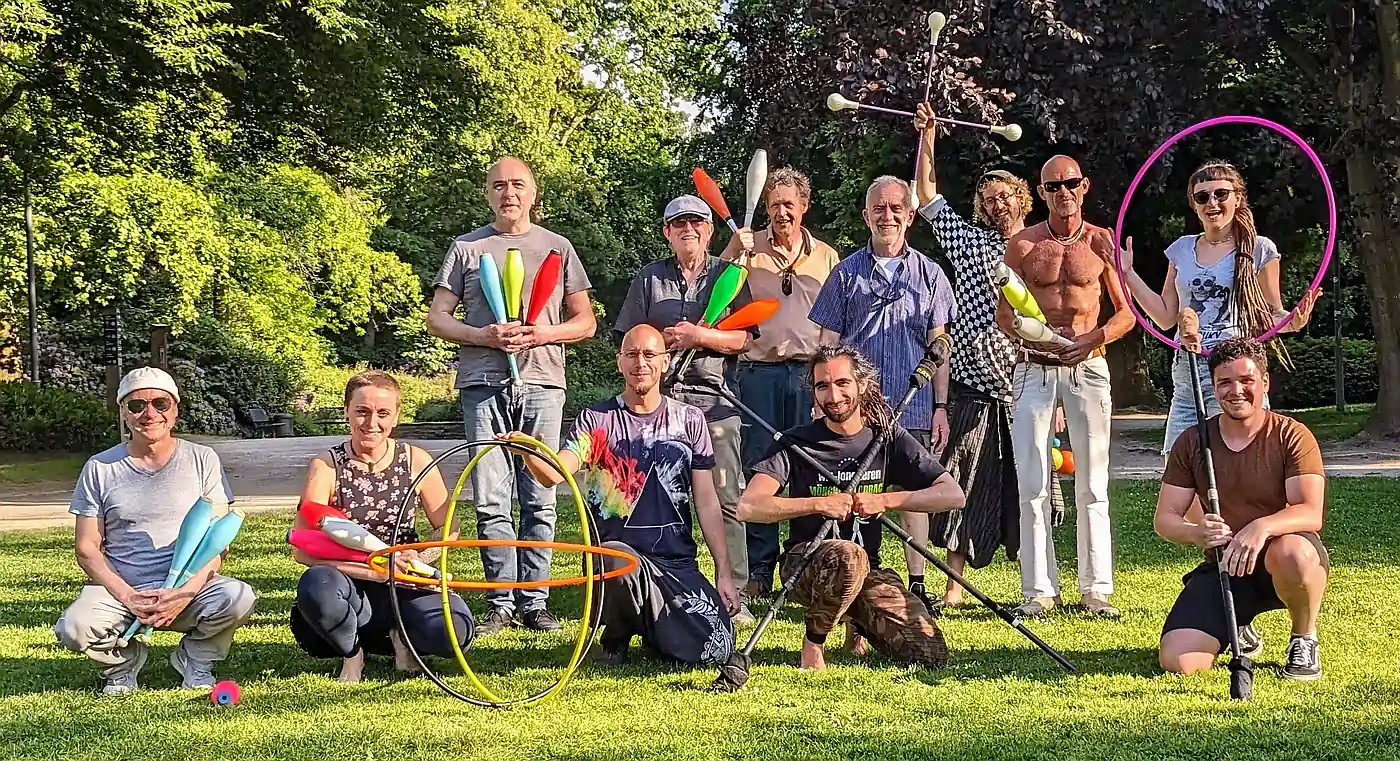 Gemeinsames Jonglieren beim Jongliertreff in Mönchengladbach