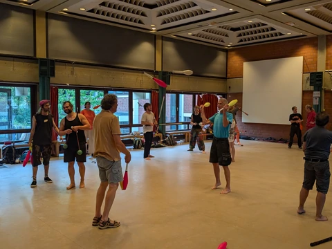 Jonglier- und Flow-Treffen im Gemeinschaftszentrum Das Westend in Mönchengladbach